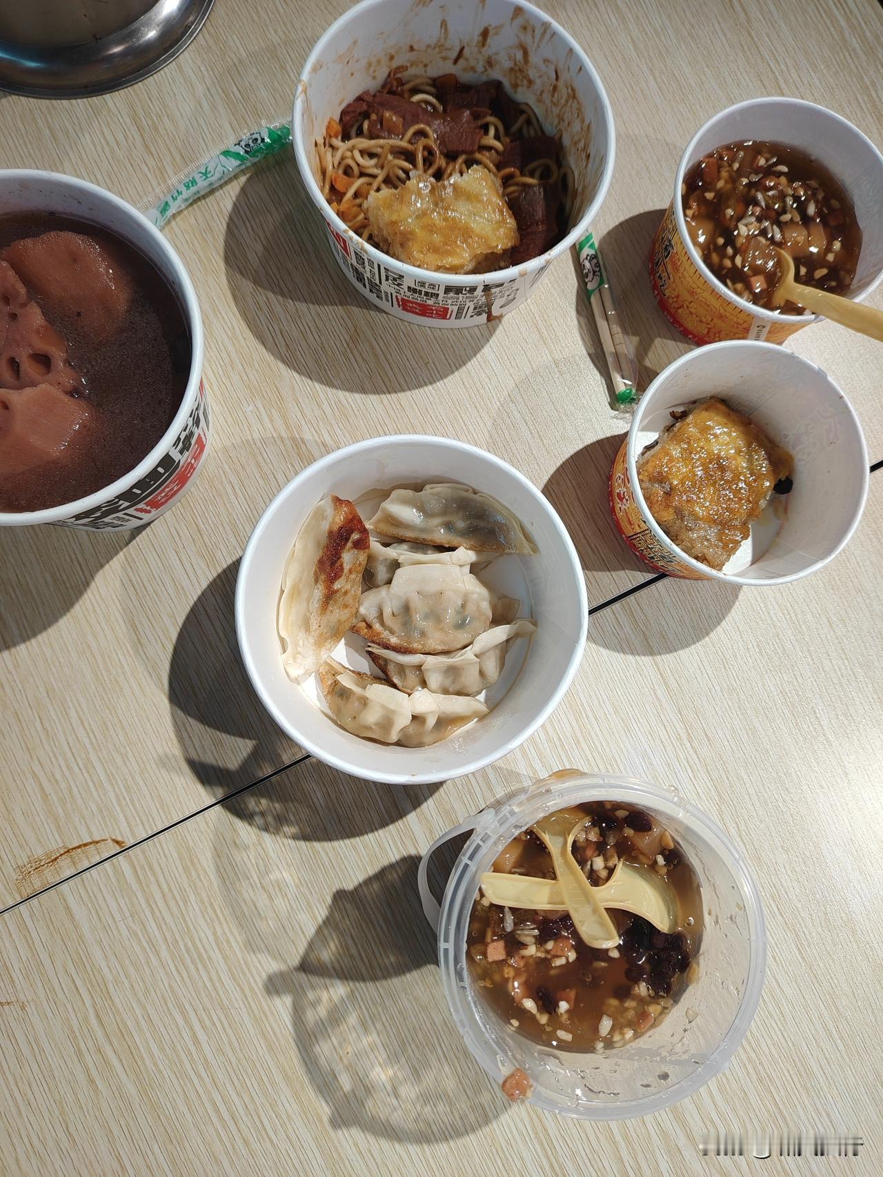 昨晚还在石家庄喝茶
上午就到了武汉吃饭
火车站18公里导航距离
出租车62块搞不