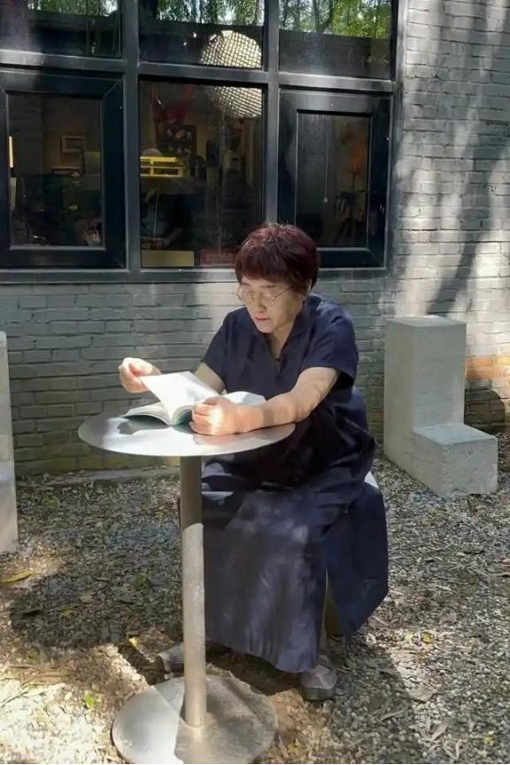 性学专家李银河说：“ 如果你已经50岁左右了，那么你的人生余额已经不多了。如果不