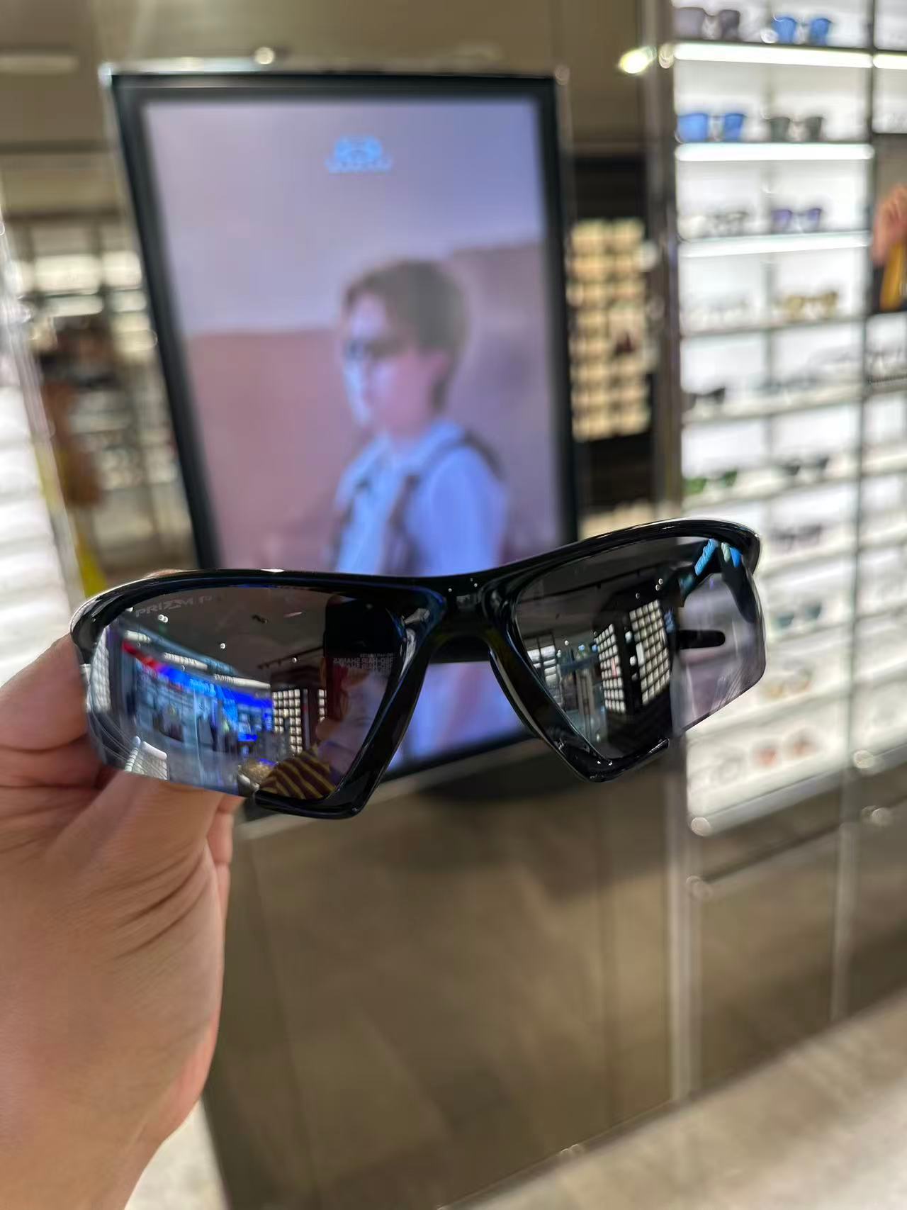 请把眼镜焊在王楚钦脸上 我同意，因为我也想焊自己脸上试试👓这种充满未来感的眼镜
