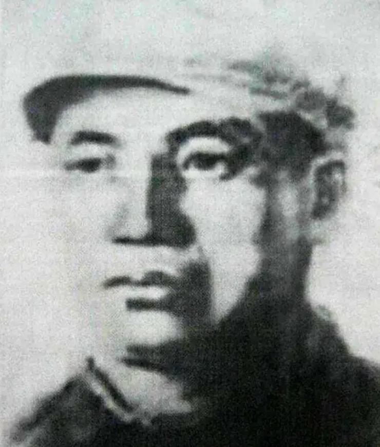1937年，红九军军长孙玉清被俘，敌人没有识破他的身份，谁知这时，红九军一个小战