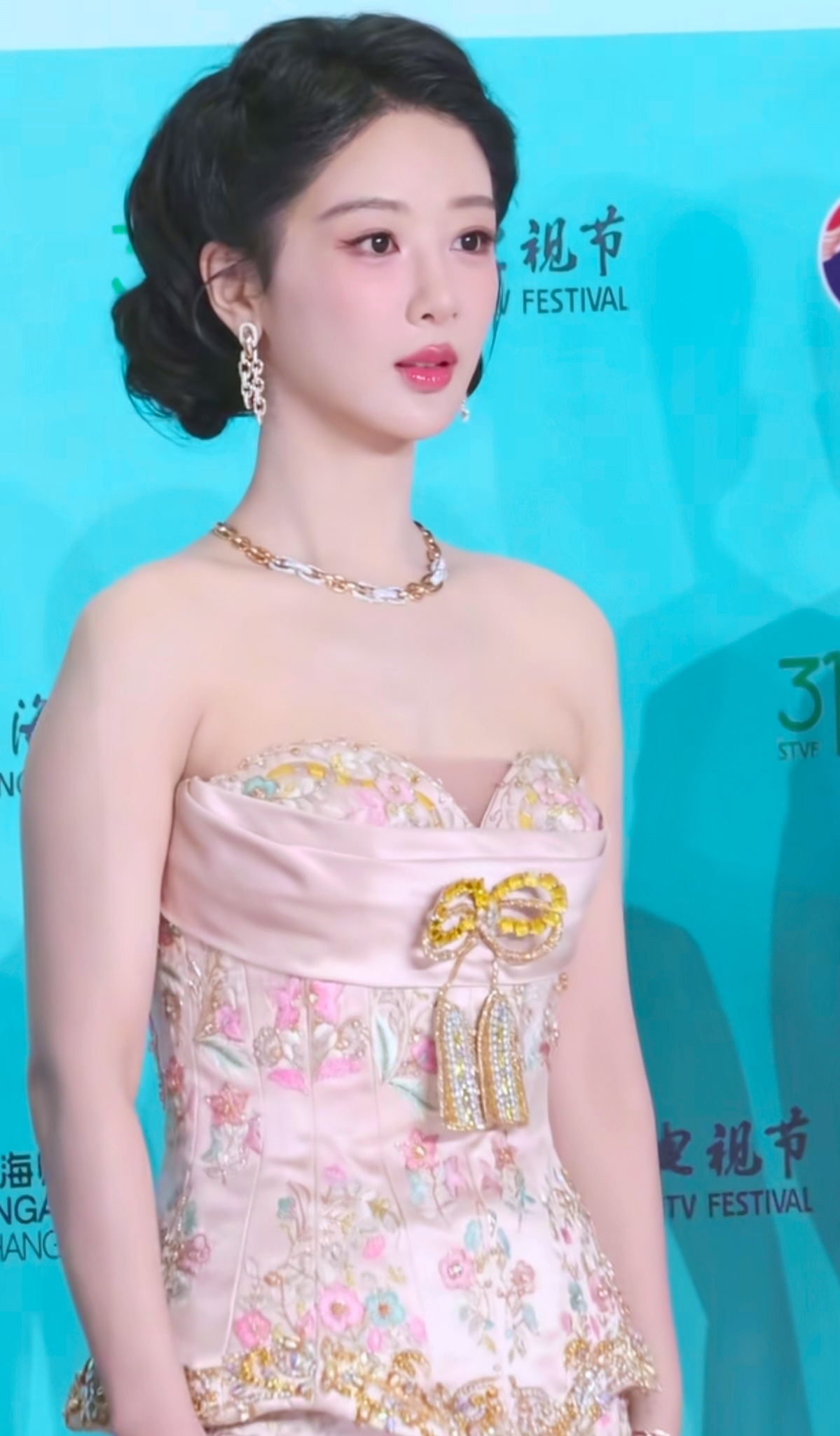 我觉得这事，没大家说的那么玄乎！每年颁奖季都有一堆所谓内部爆料，蒙对几个关键词太