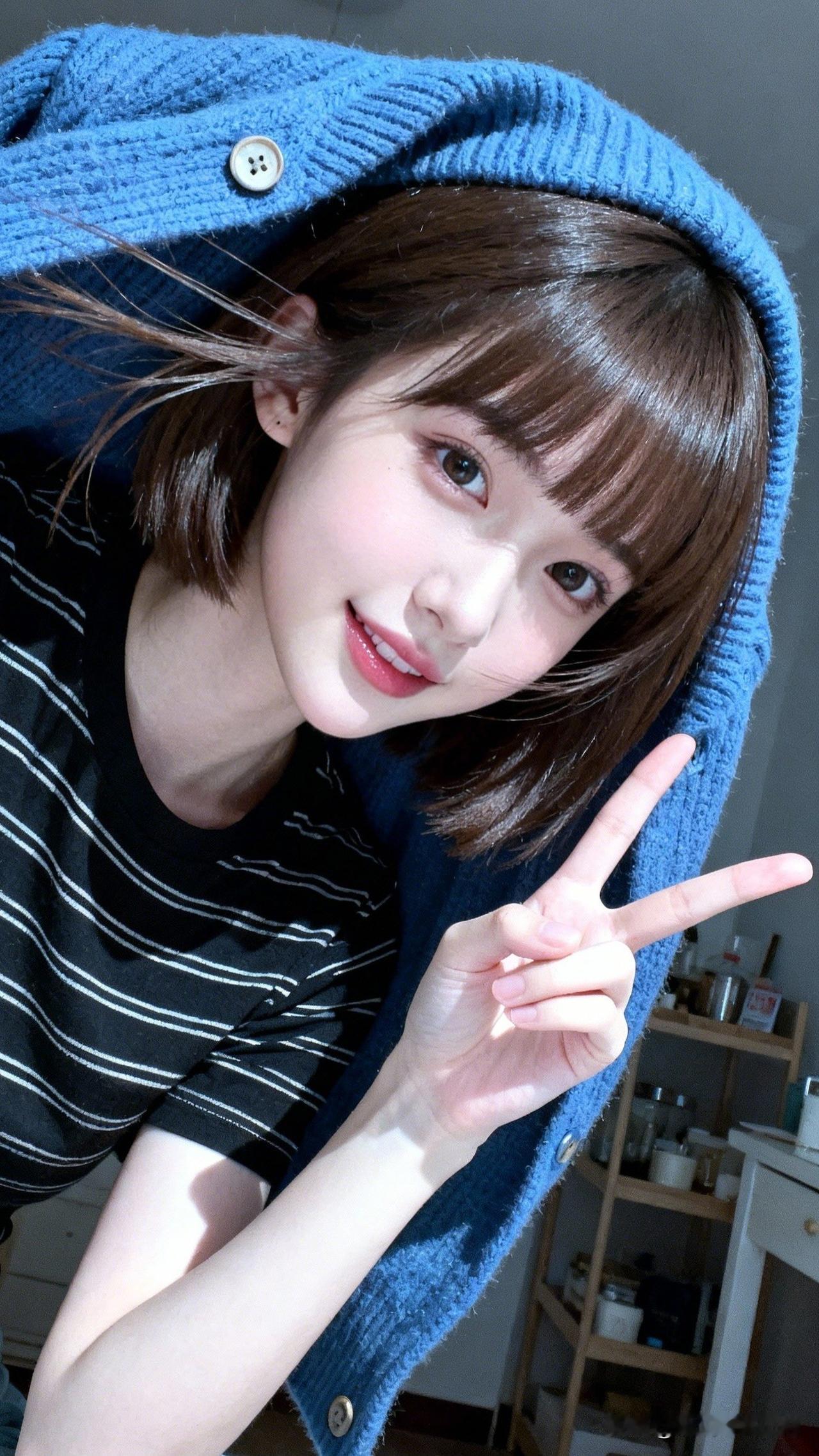 少女笑颜，春光满面。温柔可爱的女生你喜欢吗? 元气满满的一天，从微笑开始！😊?