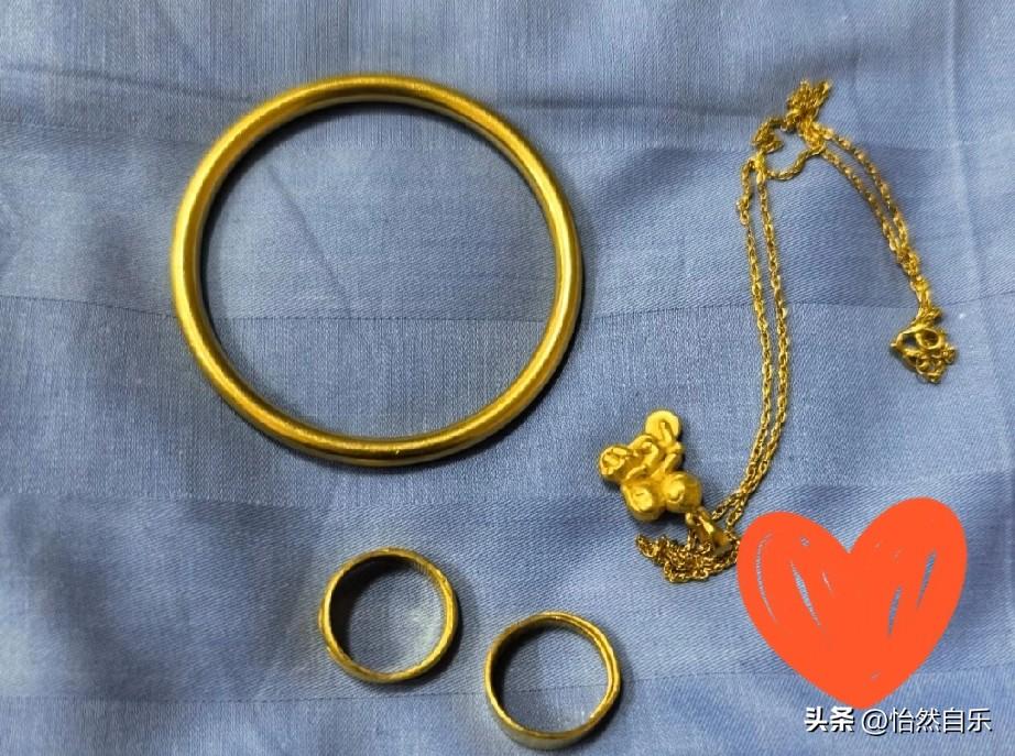 当年嫌贵没多囤，如今金价高攀不起
刷到好多人聊金价，我也来凑个热闹。说实话，我当