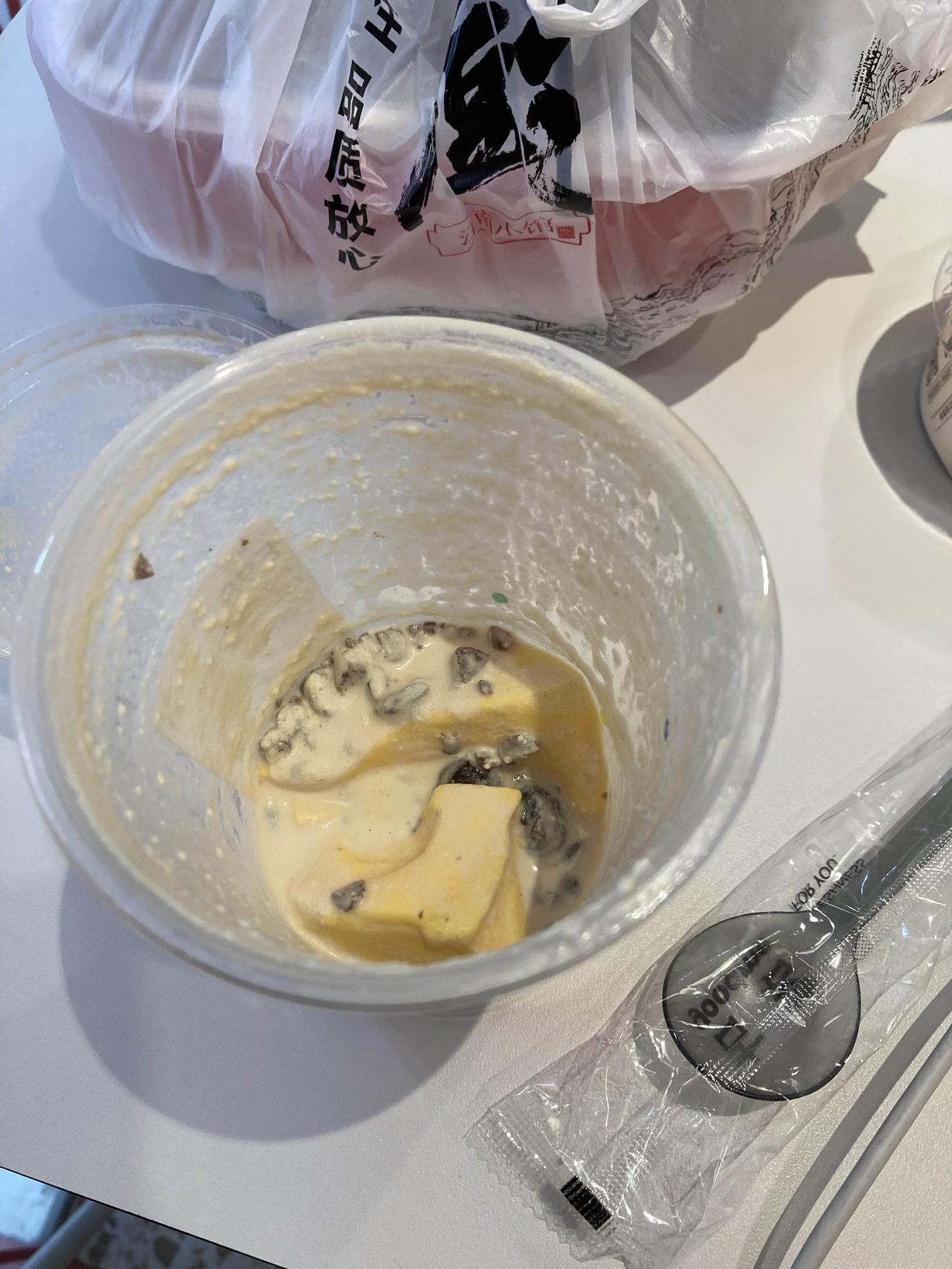 又停水，坐着喘口气，突然想到白天做的梦。

我梦到班级同学一起参加数学考试，我做