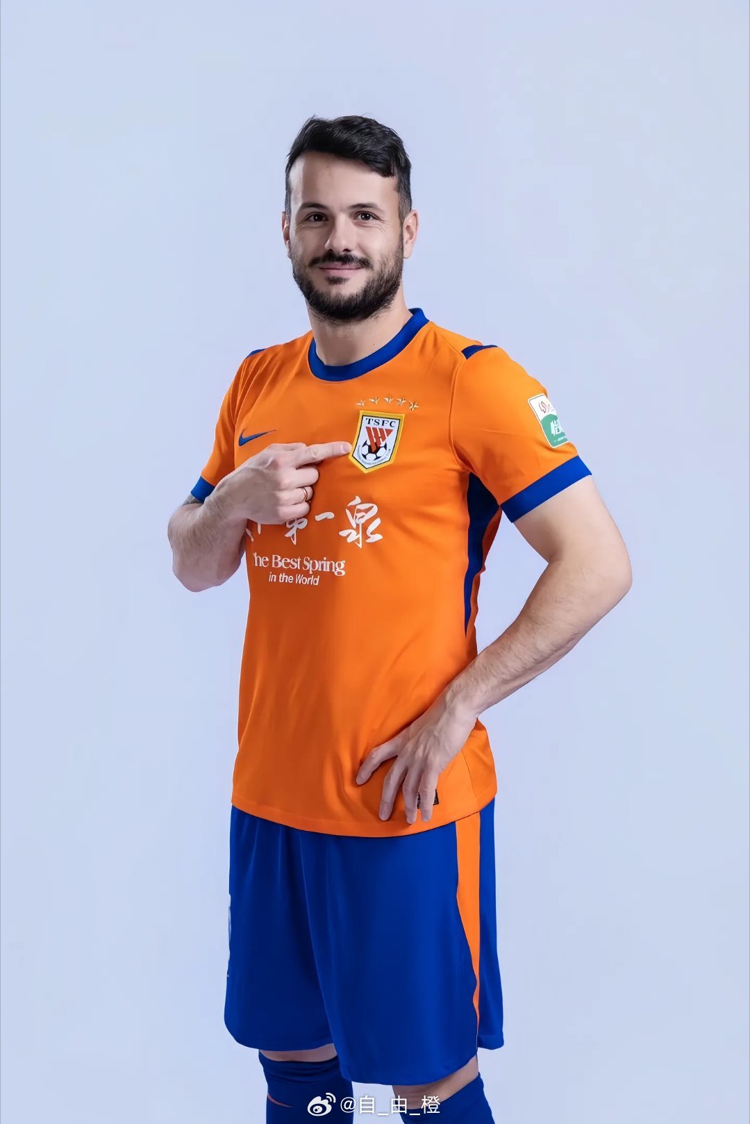 瓦科社媒晒本赛季定妆照自由橙山东泰山