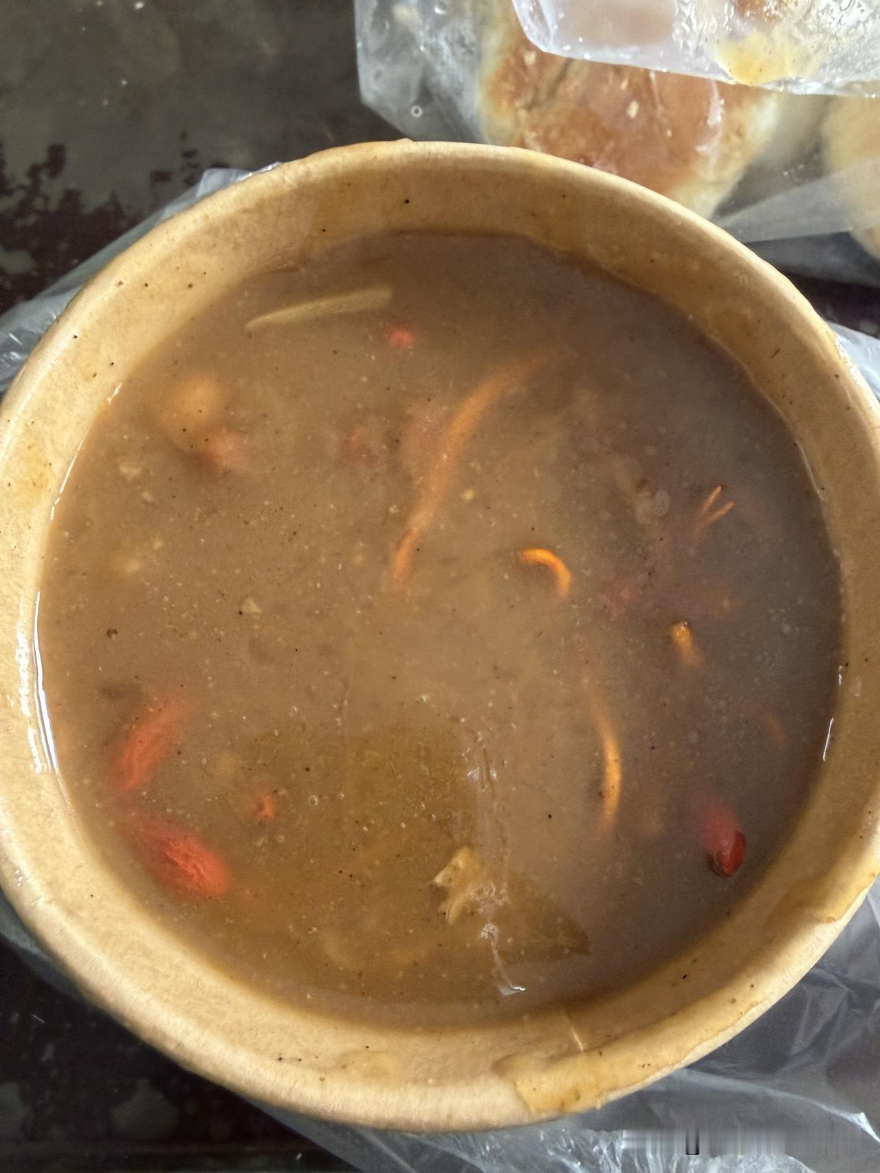 我发现只要不是在河南喝到的胡辣汤，总感觉差了点味道！早上在湖北荆州喝了碗胡辣汤，