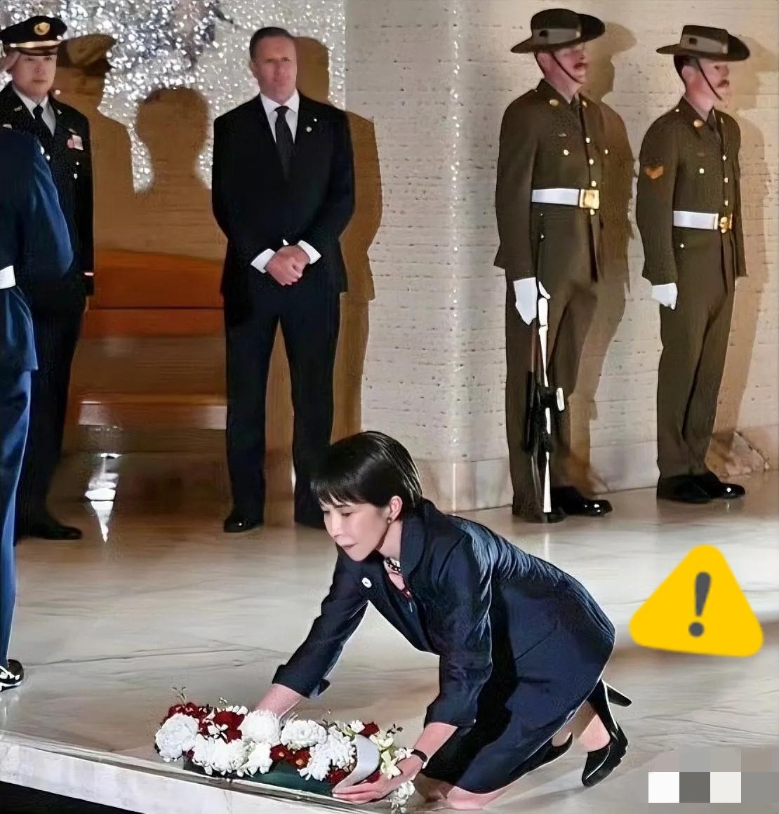 惊天一跪背后的政治算计：高市早苗的戏码演给谁看？

日本首相高市早苗在澳大利亚无