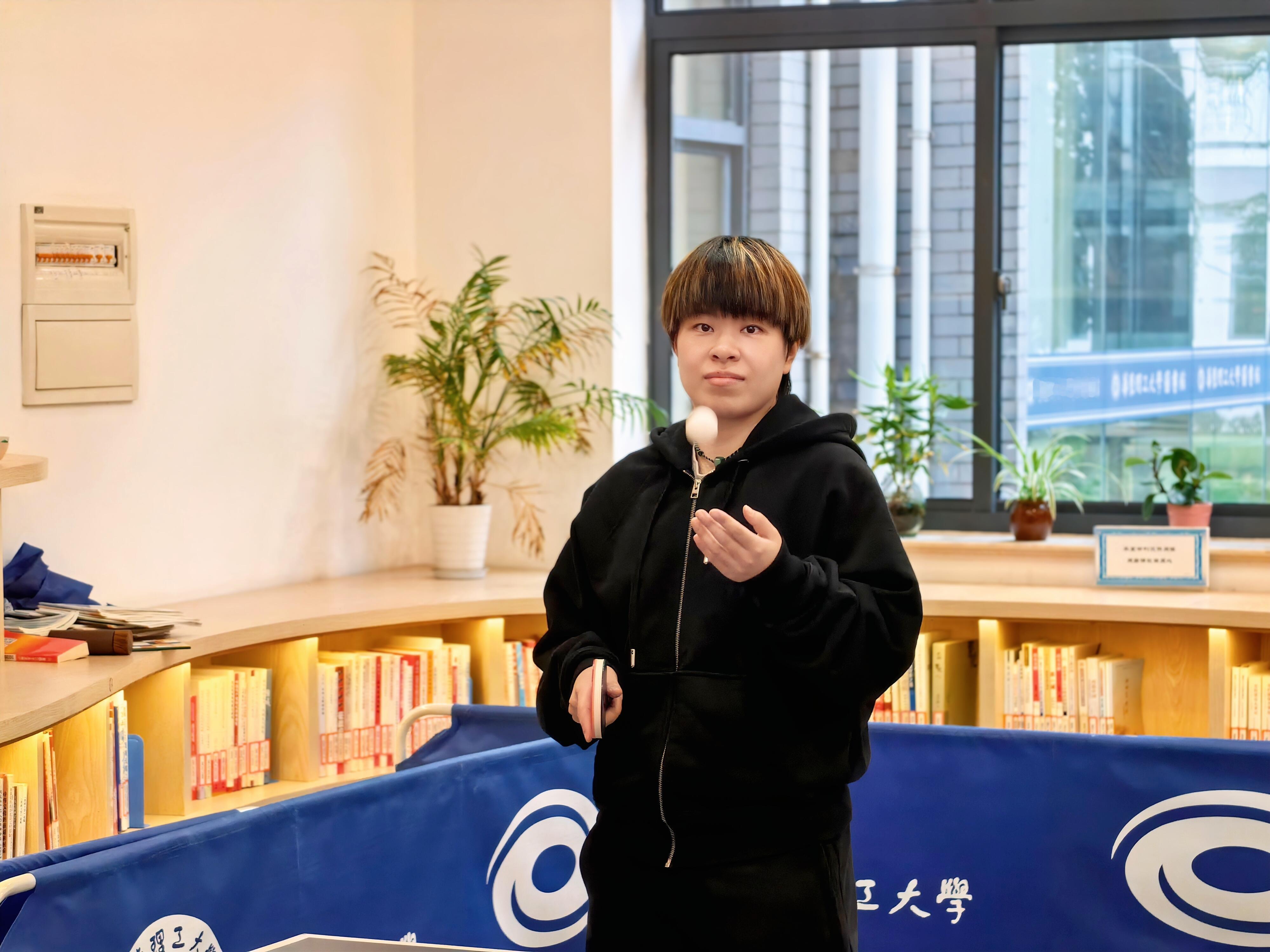 王艺迪回母校分享乒乓精神 据华东理工大学校友会官微，华理人的骄傲、世界冠军🏆王