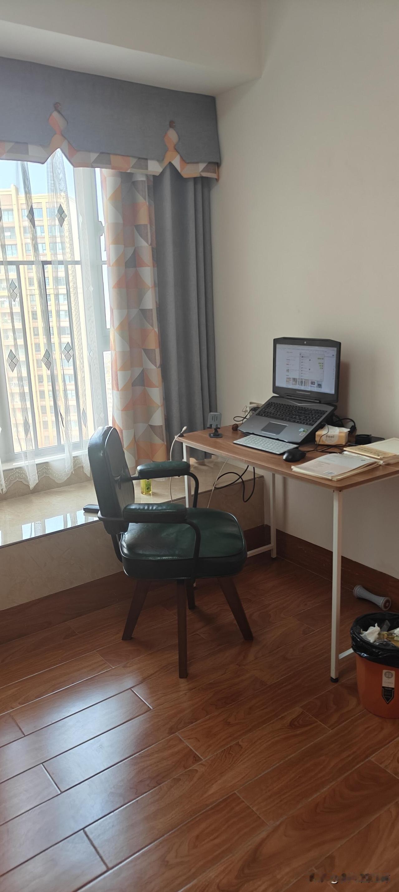 93年还没有结婚，有点自闭了
昨天我爸妈让我载她去参加表哥婚礼，我本来意思是拉他