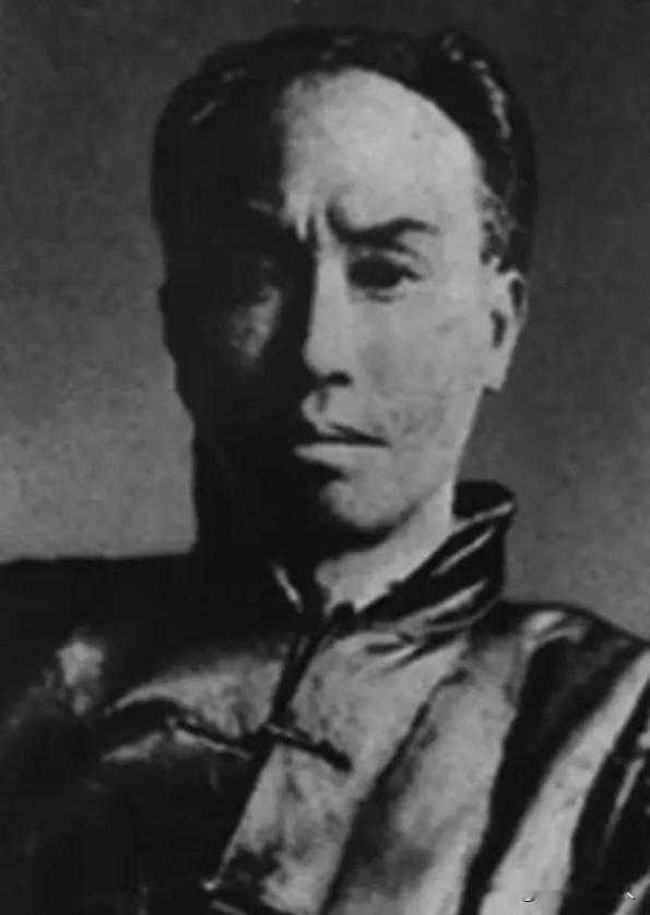 1953年，毛主席来到陈独秀的家乡安庆视察。突然，毛主席问工作人员：“陈独秀家还