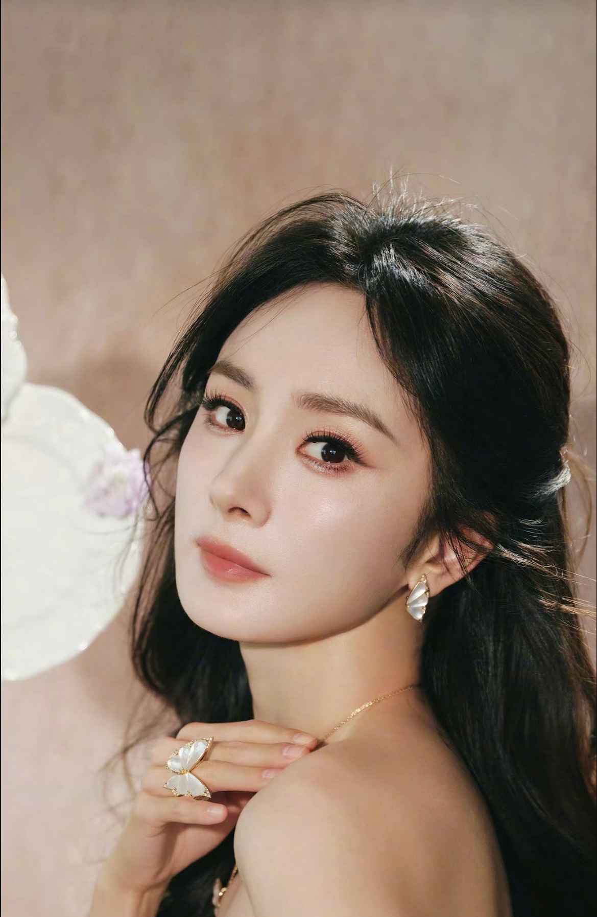 曝金鹰奖最佳女主提名期待杨幂啊～一切等官方消息杨幂