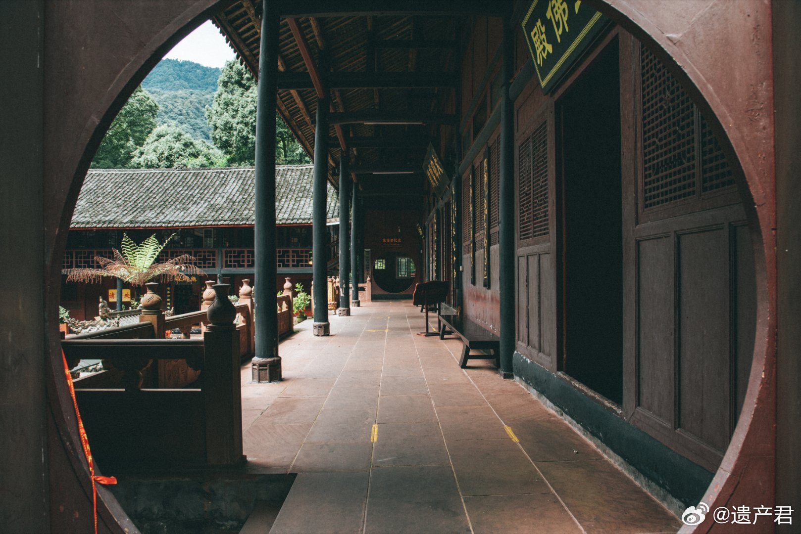 四川峨眉山，白龙洞 