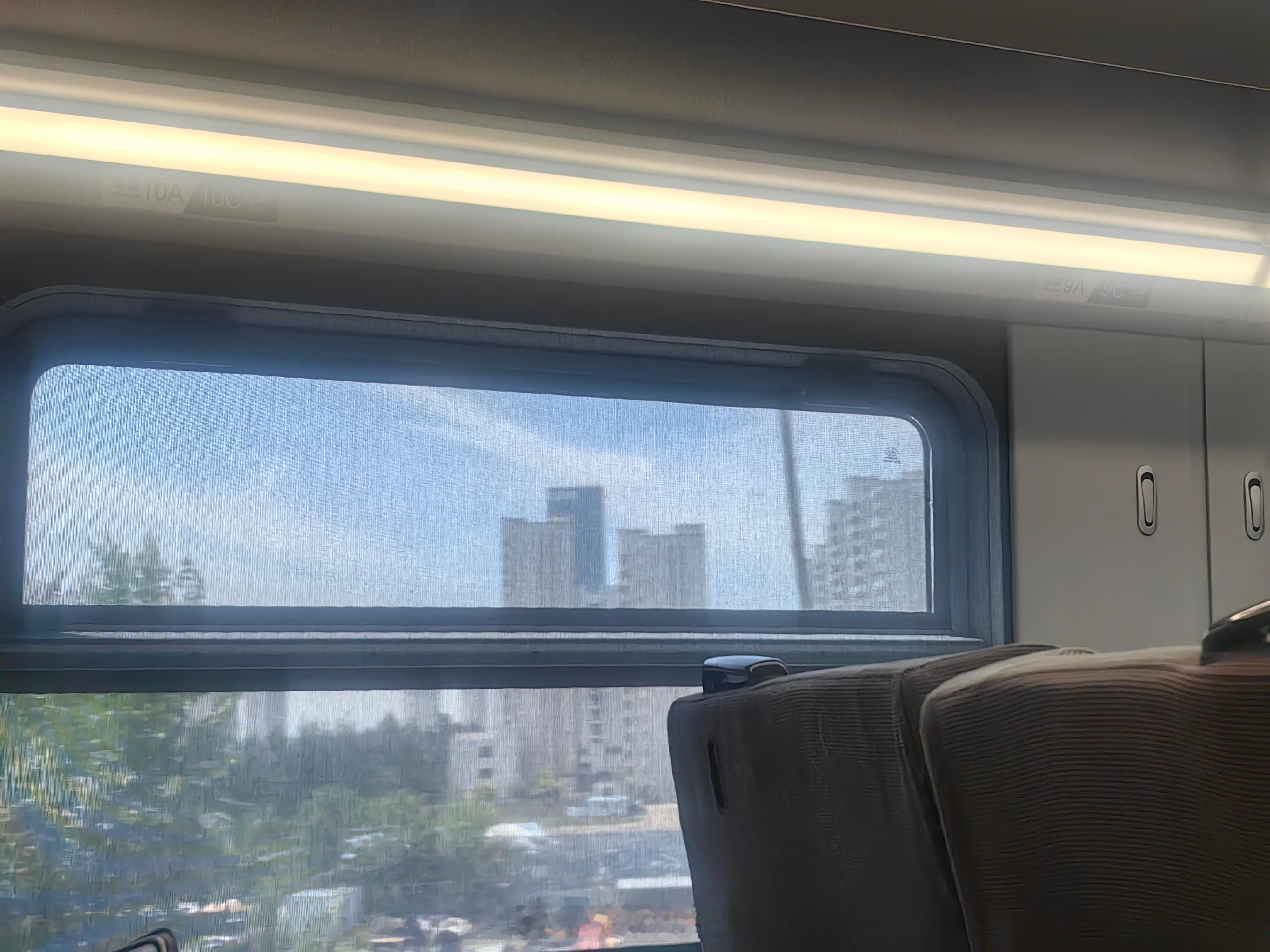 🚄正开出榆林站中，下一站就是鄂尔多斯了。再开会儿，就算是口里到了口外了。走西口