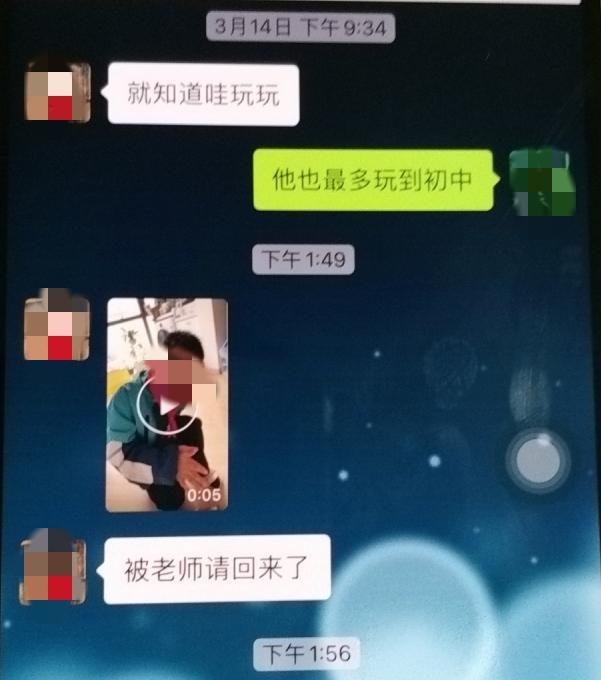 我姐下午发消息说，
我那小侄子又被老师请回来了，
视频问他为什么他说是因为没写作