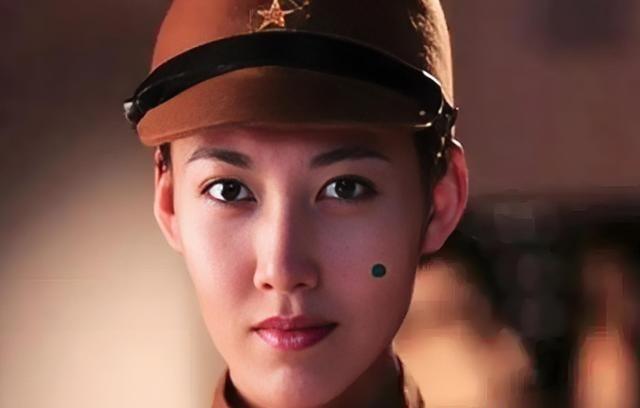 1938年，东条冥郎看到女儿的尸体被完整的运回后，异常兴奋，立即从腰间拔出刀子，