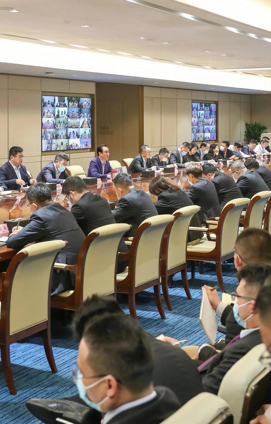 许家印落到今天这般田地，深层次的两点原因:其一和国家政策背道而驰，其二拿恒大集团