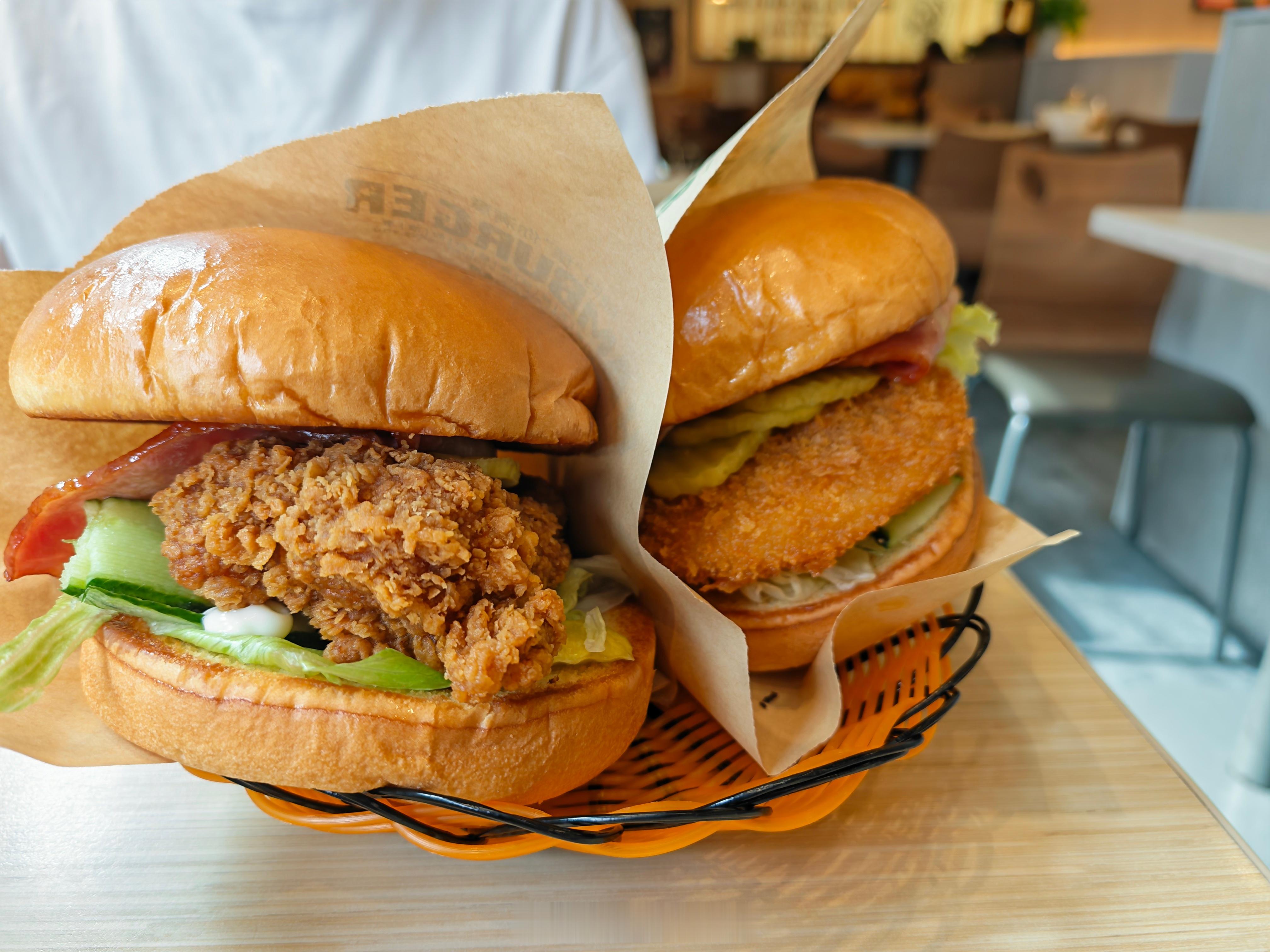 魏家凉皮，汉堡🍔配凉皮！  ​​​