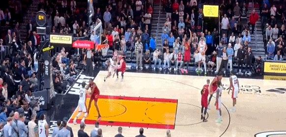 这场比赛最后0.4秒，热火主教练斯波用一记边线球设计让人惊呆：威金斯空接绝杀骑士