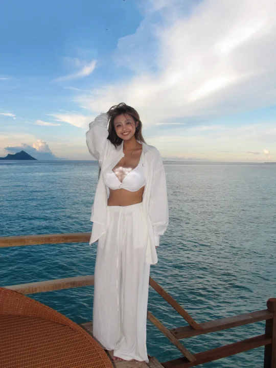 海边纯白穿搭 太松弛太舒适～