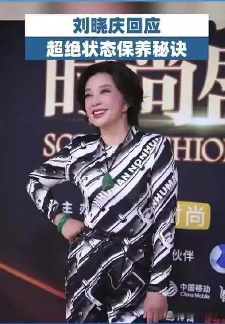 74岁刘晓庆活力满满，其养生秘籍备受关注。她坚持高强度运动，如每天游1000米、