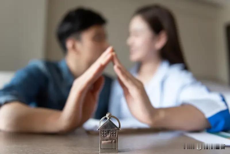 这起云南的案例实在令人震惊！
丈夫隐瞒艾滋病病情长达10年，夫妻生活从不采取防护