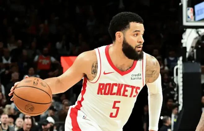 范大头本场比赛又是打了接近36分钟，贡献了15分16次助攻。
截止目前范弗里特场