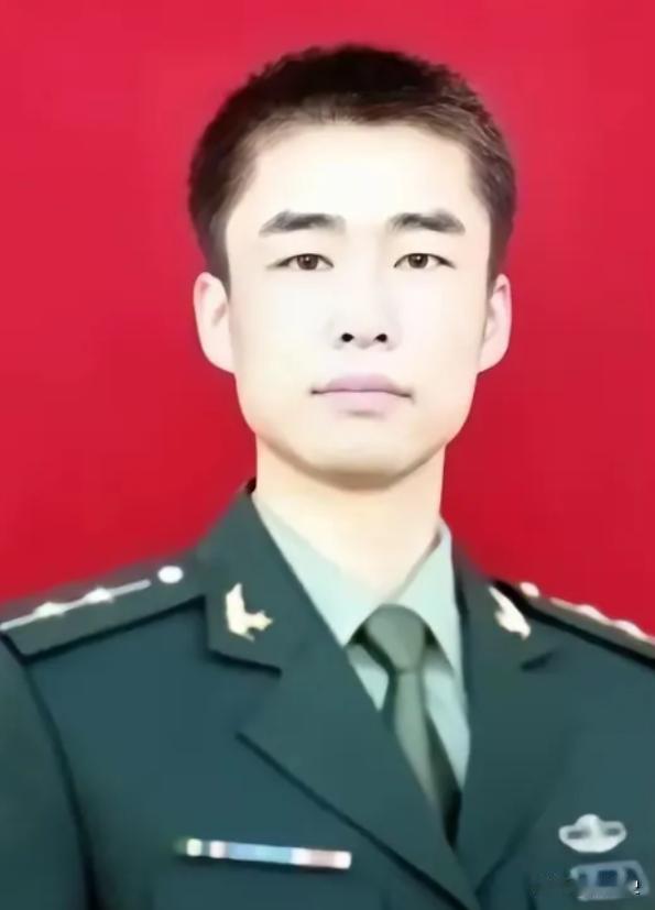 2012年5月13日母亲节，山东青州南阳河，现役军官沈星用生命救下落水少年，年仅