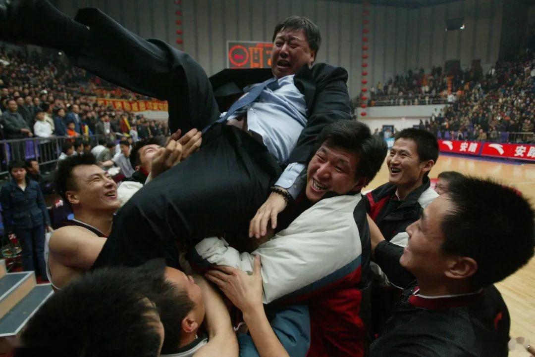 从大环境来看，CBA恢复升降级后，千禧年附近的那种“有人辞官归故里，有人星夜赶科