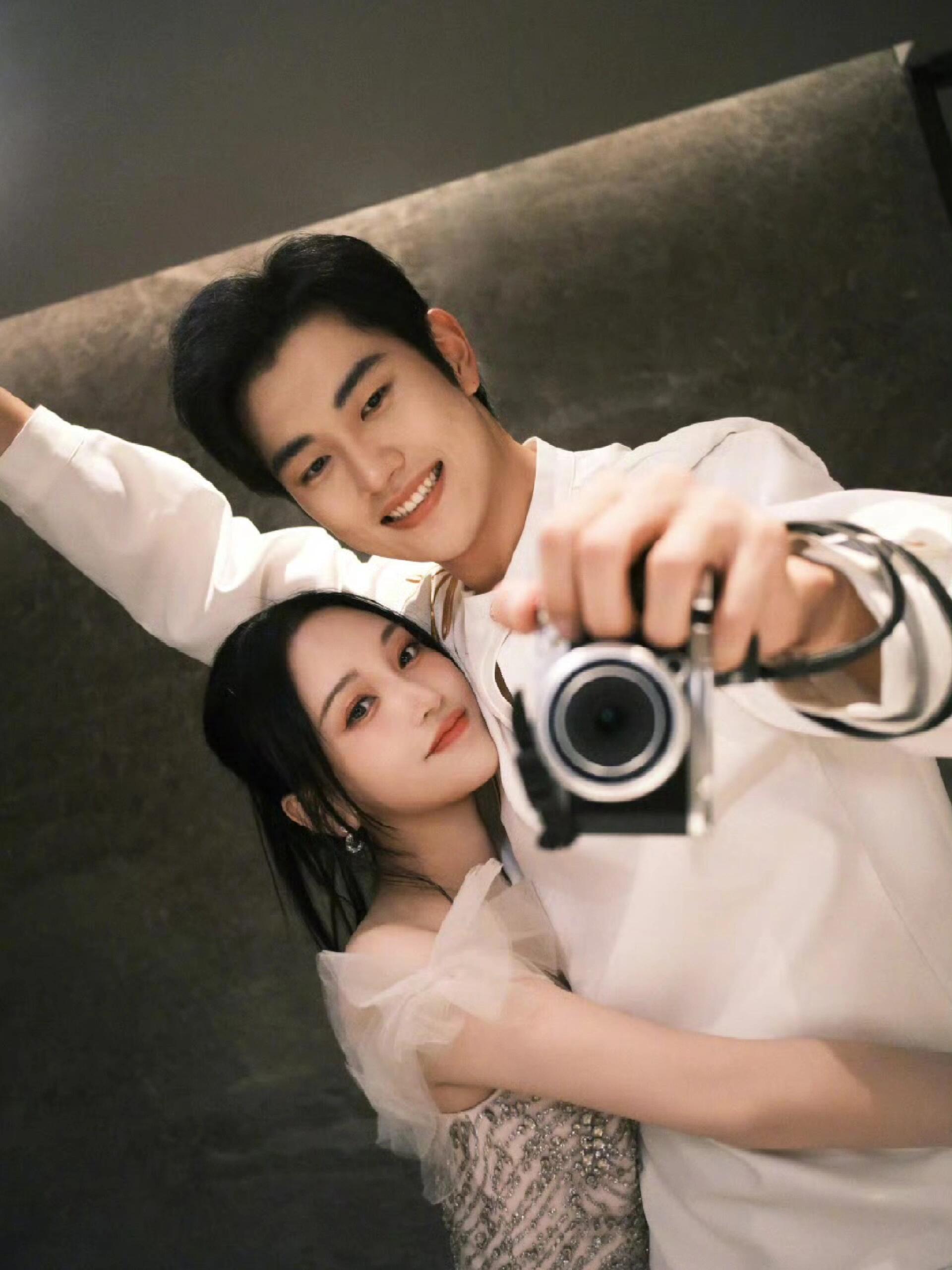 金莎孙丞潇夫妻相 《狙击蝴蝶》照进现实两人越长越像，都是甜软无攻击性的长相，连眉