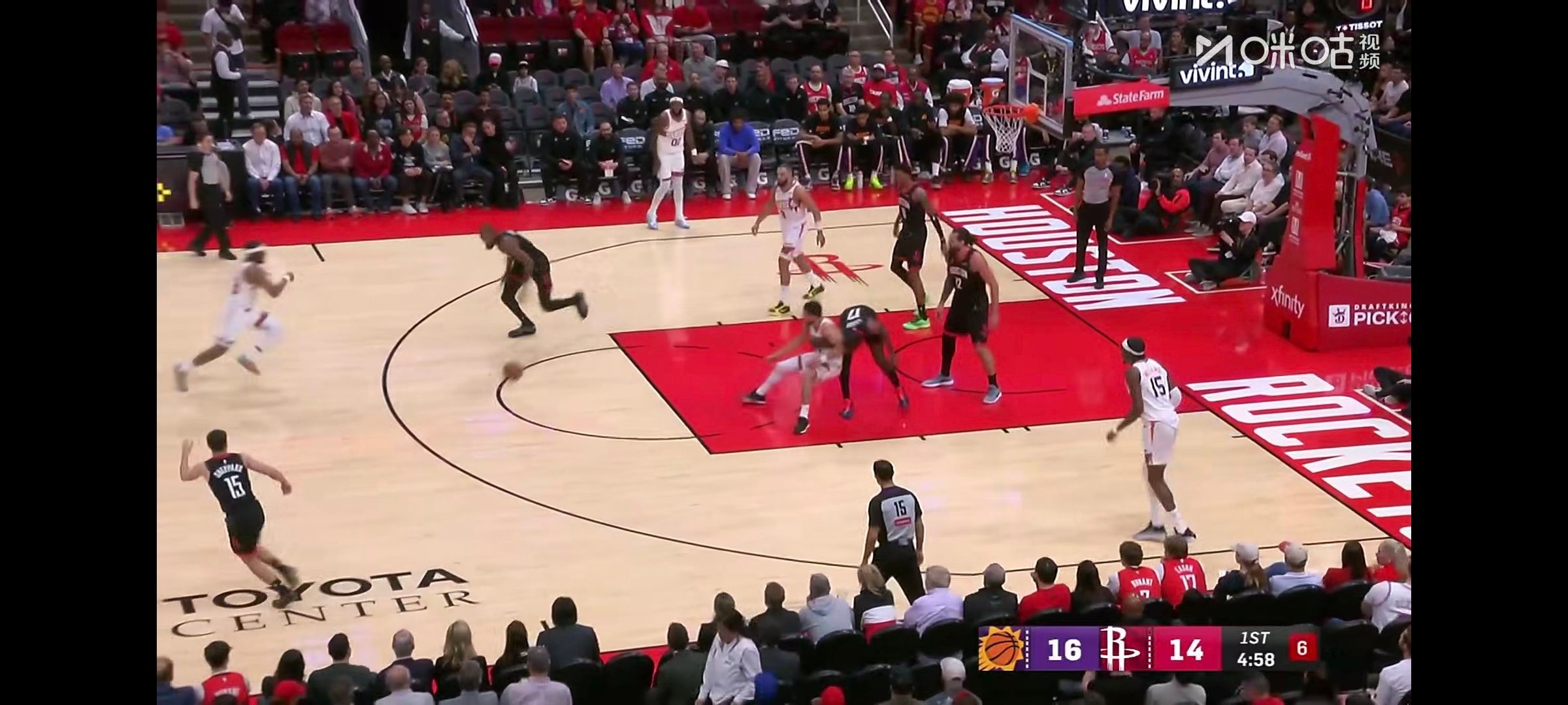 直接把人搂倒，这都不犯规么？太阳vs火箭