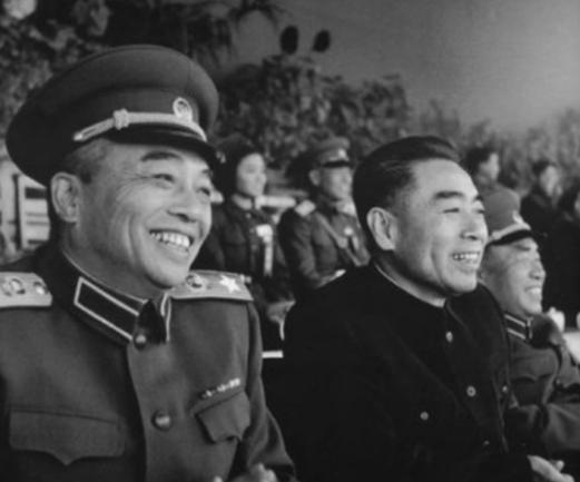 1957年的一次军委会议上，彭德怀在大会上指着刘伯承怒骂：不要忘了，红军时期， 