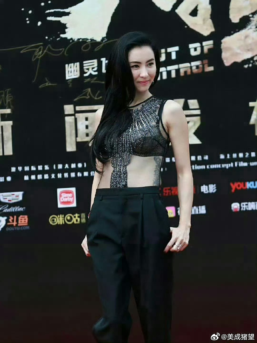 很好奇张柏芝的纹身是什么意思，有的懂吗？  