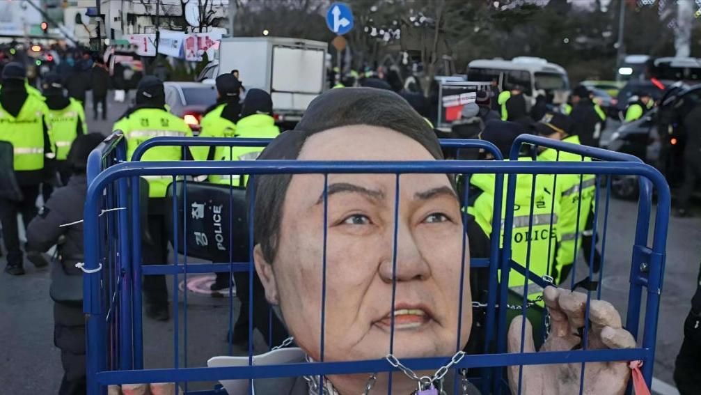 惊天疑云！判前第一夫人4年，8天后法官法院坠亡一句“对不起”，撕开韩国司法最恐怖