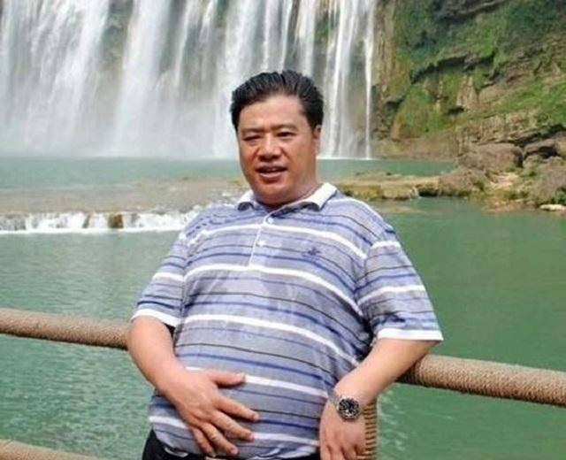 2007年，亿万富豪王敏风尘仆仆赶回家，突然被5个彪形大汉扑倒在地，接下来他的母