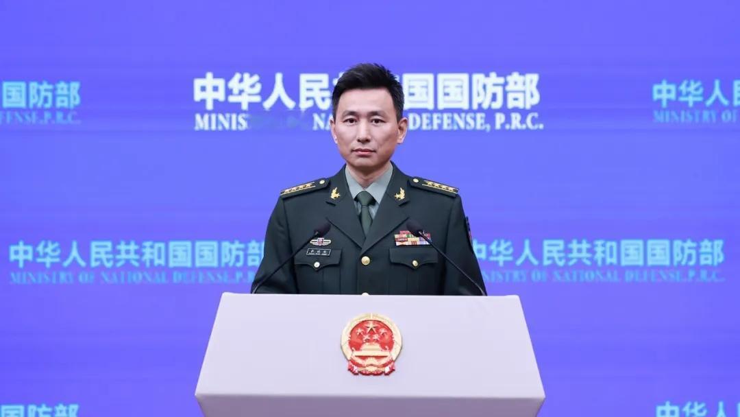 首艘核动力航母官宣？国防部一句话字少事大
 
人民海军成立77周年宣传片《向大洋