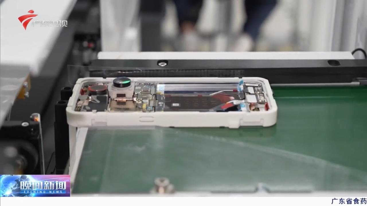 OPPO Find X9 Ultra 出现在广东卫视《晚间新闻》中，哈苏 10 