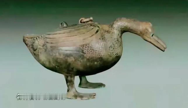 [中国赞]一次，女子带着一只铜“鸭子”去鉴宝，女子说这个是青铜器，要价100万人