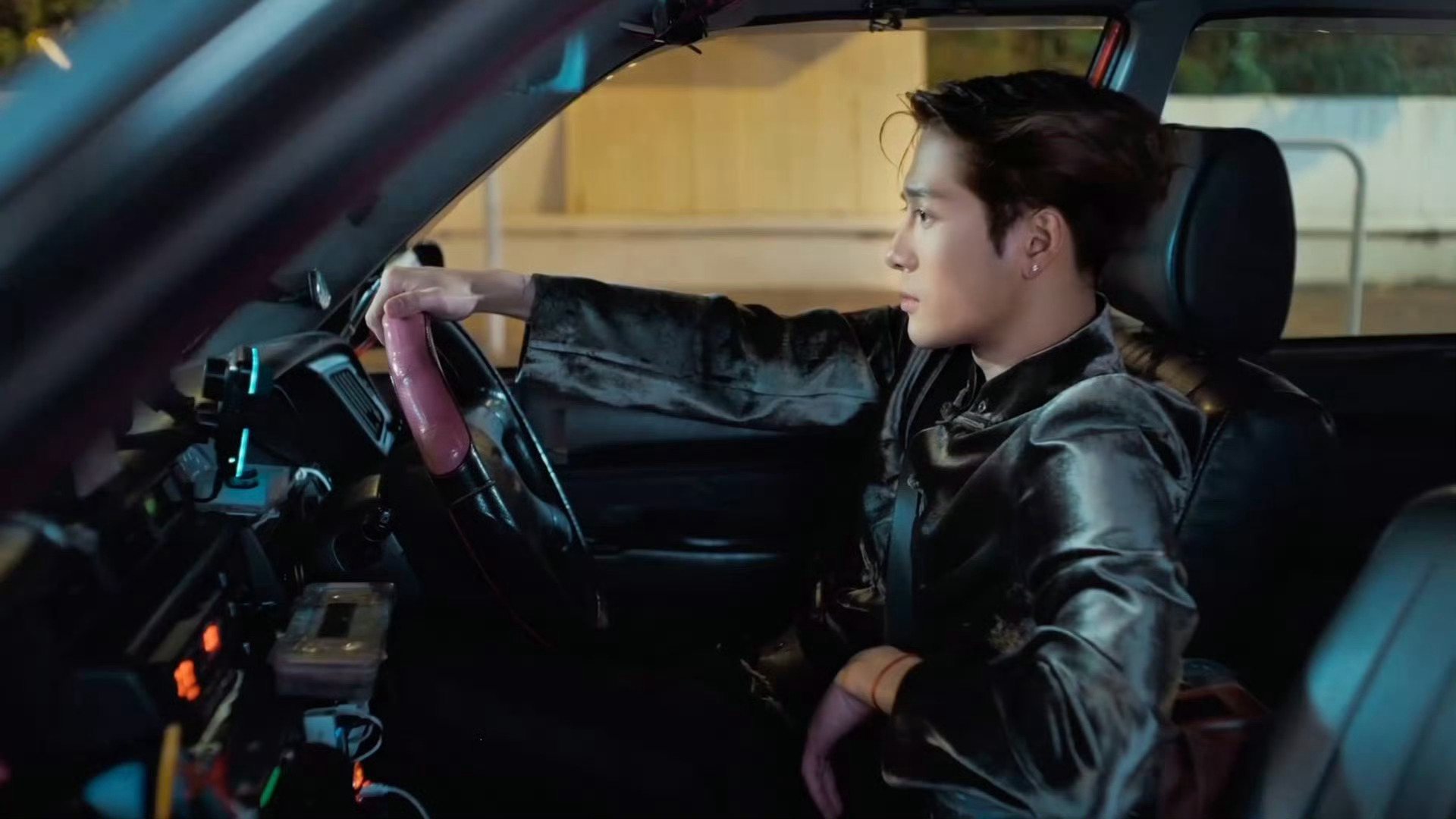 GQ开年王嘉尔回归封面GQ回归，开年封是王嘉尔！嘉尔也太牛了吧 