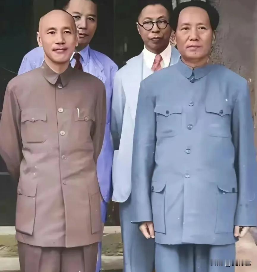 重庆谈判期间，伟大领袖毛主席和蒋某人的高清照！
为了民族大义和抗战胜利，国共两党