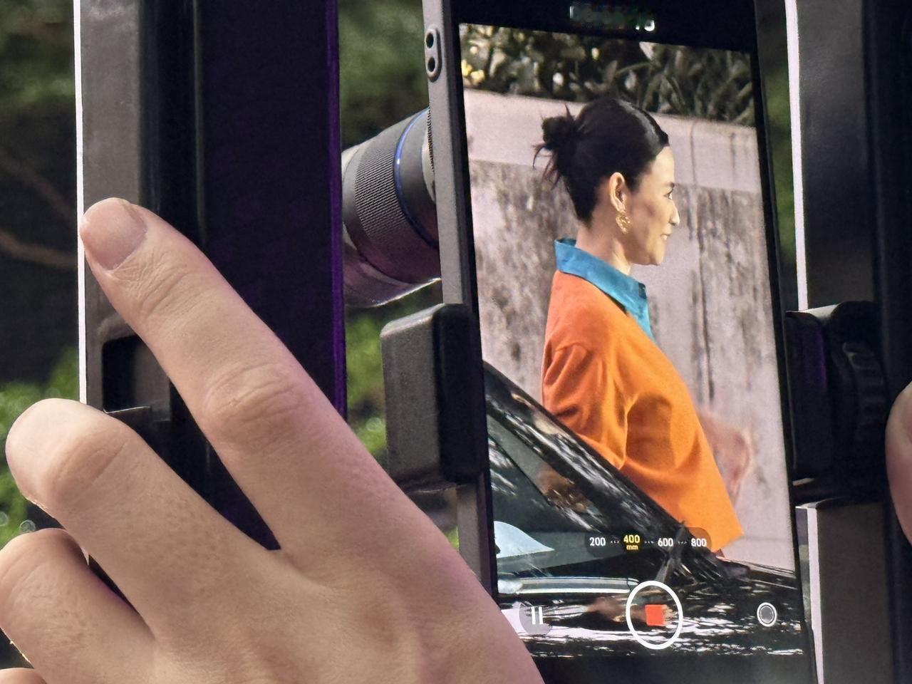 昨天去香港星光大道那边溜达，碰上《寻秦记》剧组开记者发布会，毫无准备的我被挤在最