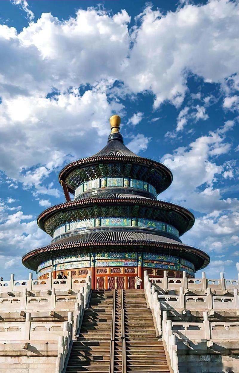 特朗普抵达天坛天坛始建于明永乐十八年（1420年），明嘉靖九年（1530年）改名