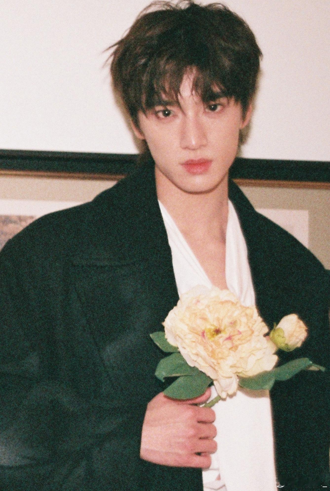 zkl “你是我跨越山河万里，携带着芳香也要碰面的光”