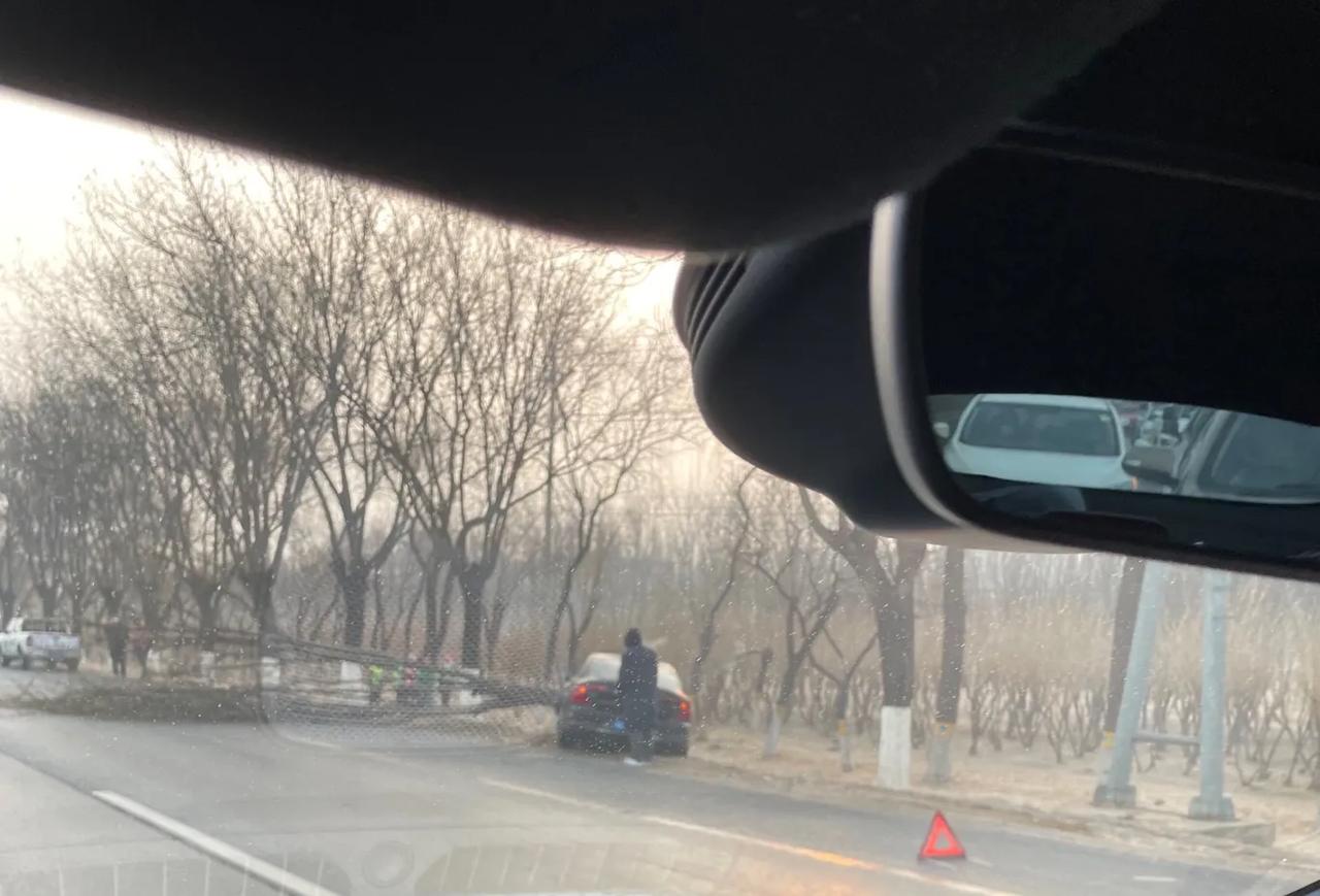 快过年了，大家开车注意安全
别赶路，去感受路