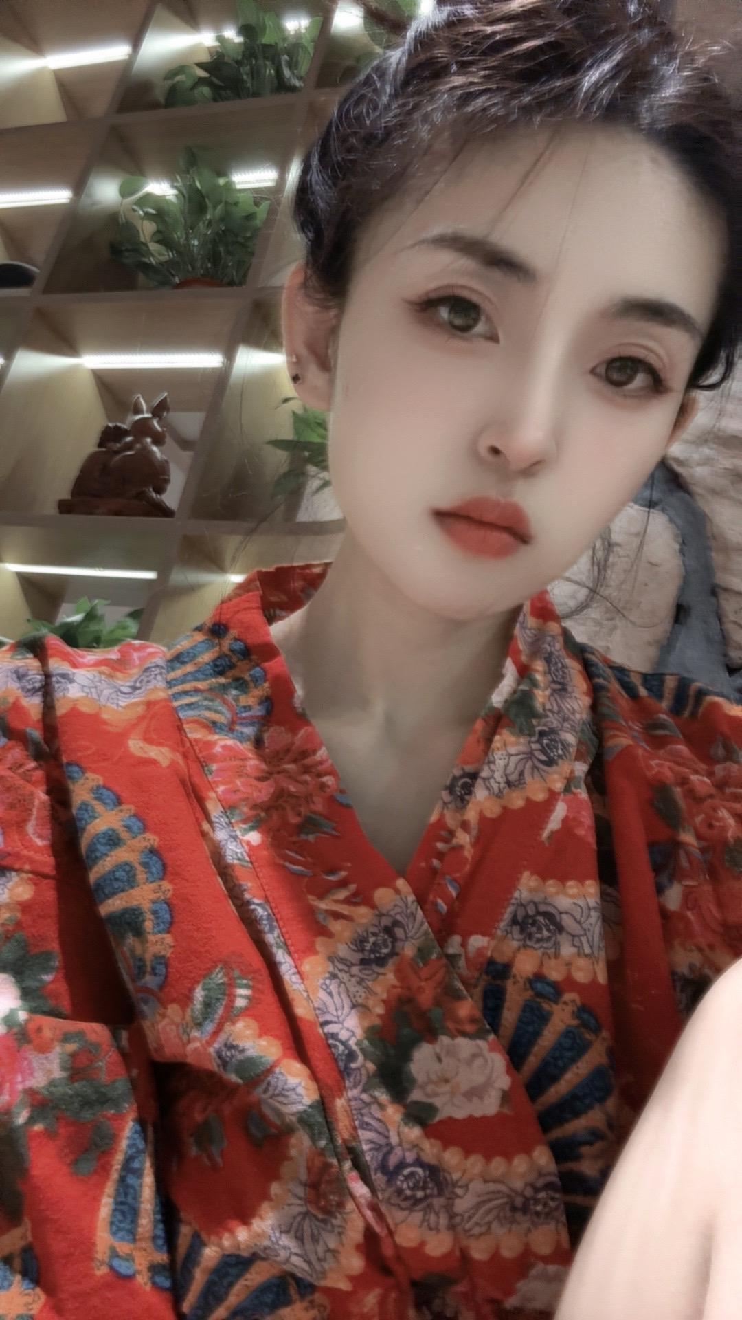 不要太用力去表达什么，大家都有感受，不如选择沉默，看时间怎么说，有时候...