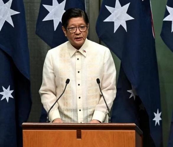 菲律宾一边挑衅，一边求中国合作，吃相太难看。中方不靠军舰，不靠喊话低调出手，精准