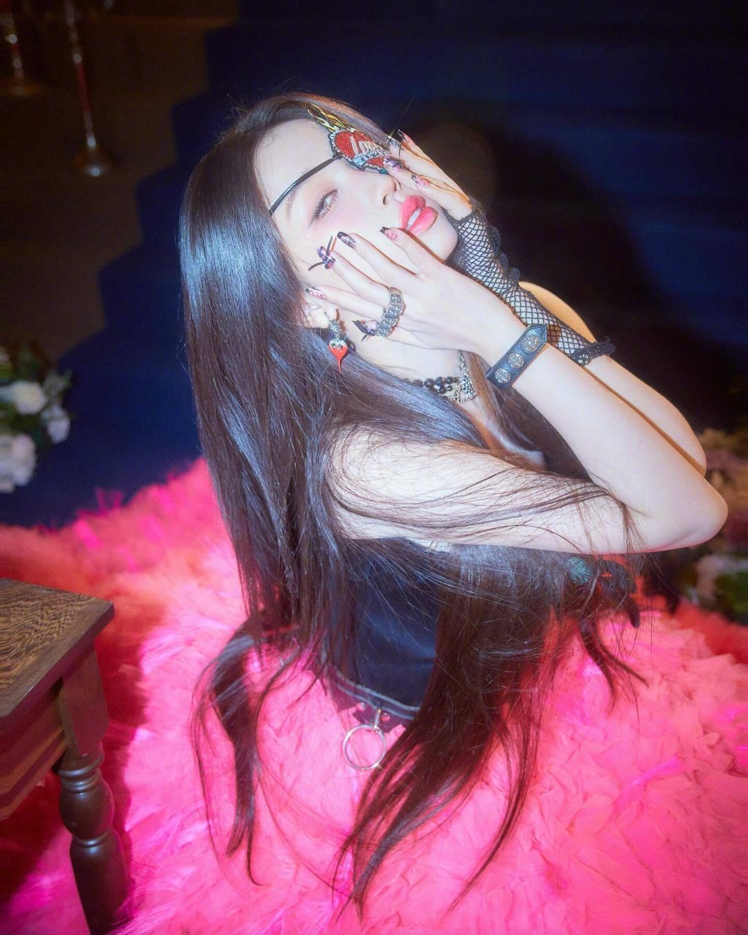 虞书欣赛博机械姬造型虞书欣在未来感这块儿的造型拿捏一直很超前