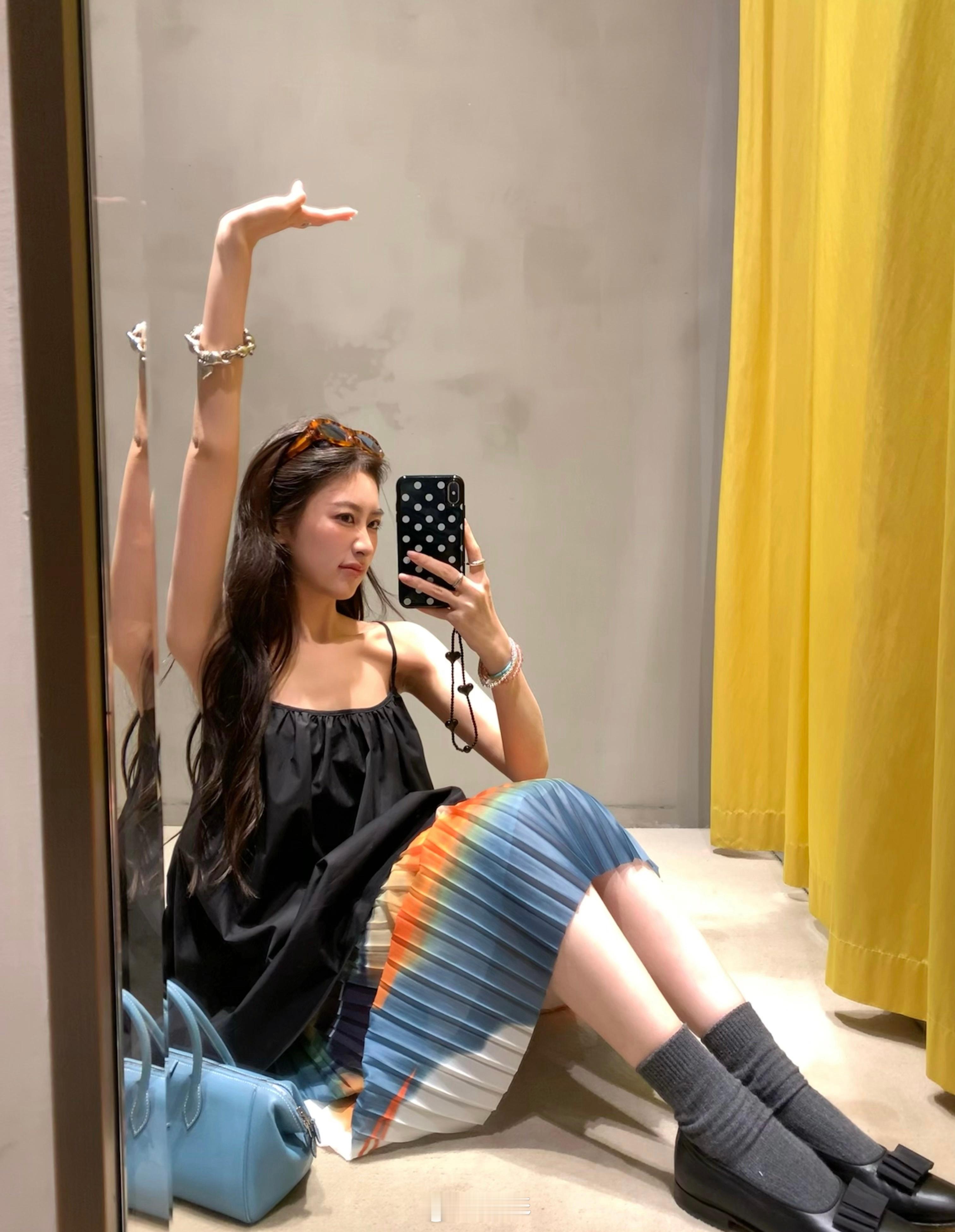 刷到一个好看的小姐姐还在用iPhone Xs。 ​​​