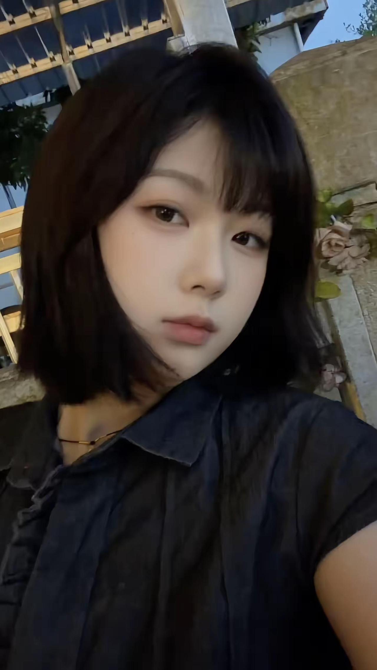 我期待着某一天你会发长长的文字告诉我断联的时间你很想我算了我太天真了
