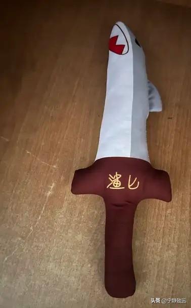 现在的年轻人有时候真是无法理解，让你颠覆三观。

就拿流行的玩具礼物“鲨匕”来说