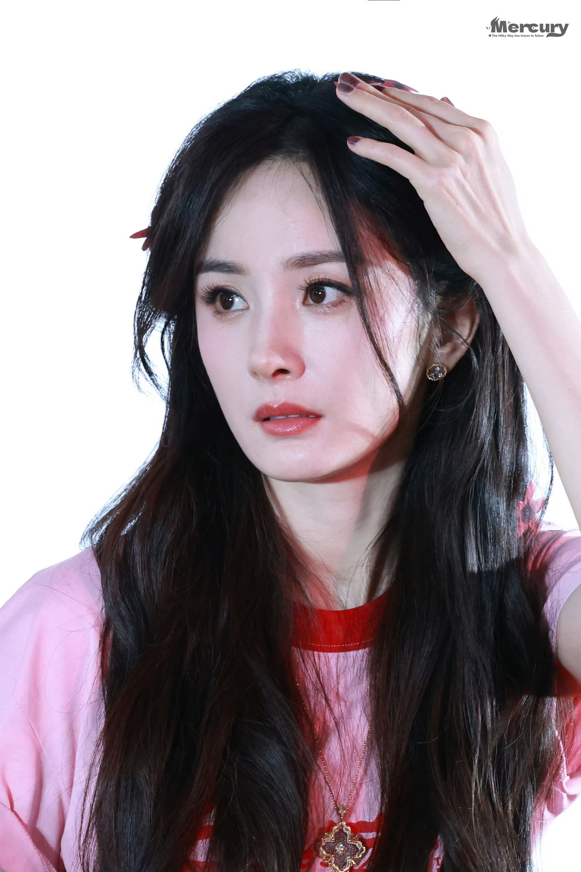 大美女就是要看生图啊 杨幂这个侧颜美貌也太能打了[捂嘴哭][捂嘴哭] ​​​